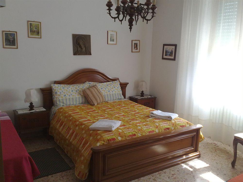 A Casa Doina Airport2 Bed and Breakfast Pisa Buitenkant foto