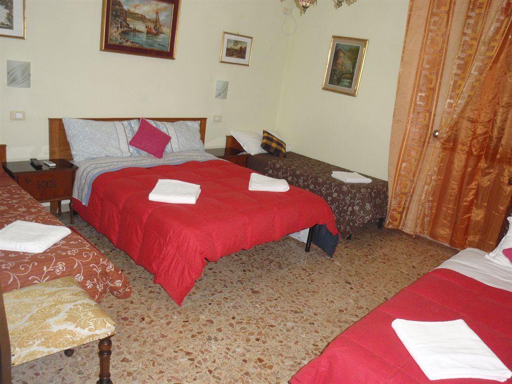 A Casa Doina Airport2 Bed and Breakfast Pisa Buitenkant foto