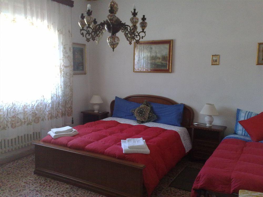 A Casa Doina Airport2 Bed and Breakfast Pisa Buitenkant foto